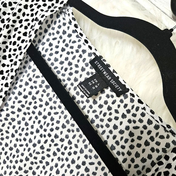 Vintage Style Cropped Tie-Front Polka Dot Romper - Picture 4 of 5